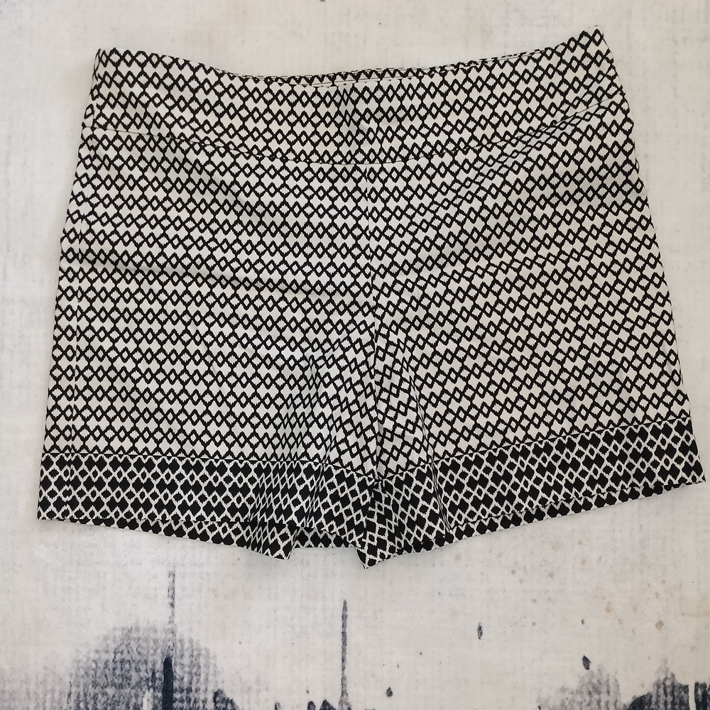 High-Waist Black & White Geometric Print‎ Women's Shorts